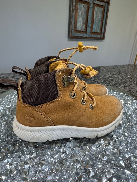 Timberland Other - Timberland toddler Tan Suede Ankle Boots with White Sole 9